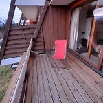 Cozy With Balcony And Pool Διαμέρισμα