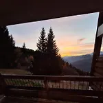 Cozy With Balcony And Pool Les Pres